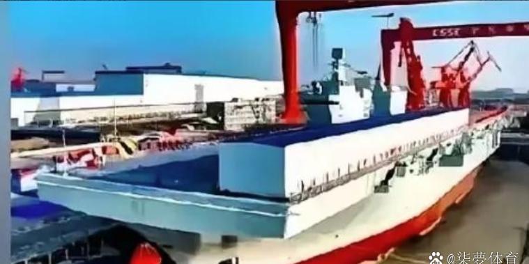 法国海军中将最近在社交媒体上发文，称东方大国的076两栖攻击舰（以下简称076）