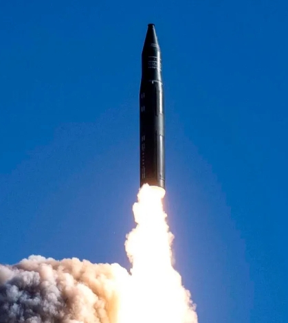 东风-31AG洲际导弹，向南太平洋打的距离，射程至少超过12000公里。东风-3