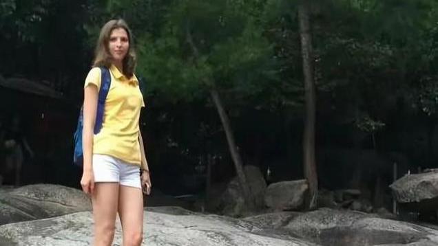 俄罗斯姑娘喜欢日语，却嫁给中国小伙，婚后跟公公处成酒友，为何？