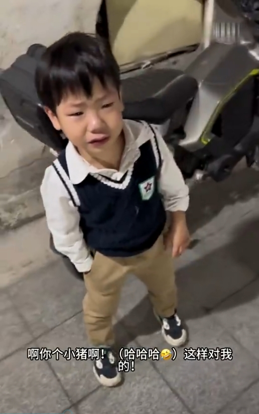 发脾气自带一股老人味的小朋友