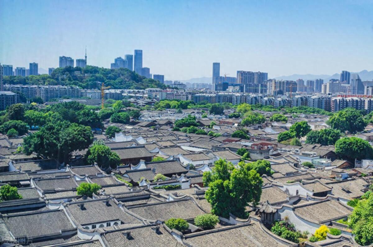 贝壳数据显示，上月新增的待售房源量6918套，福州当下待售二手房47076套，大