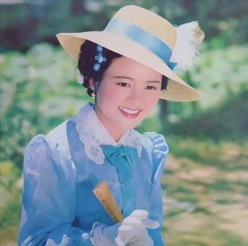 她是荧屏“第一吻”创造者，如今孑然一身