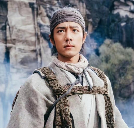 在春节档的电影圈，有4位演员最悲催:

一是肖战，他的粉丝为了《射雕英雄传》预售