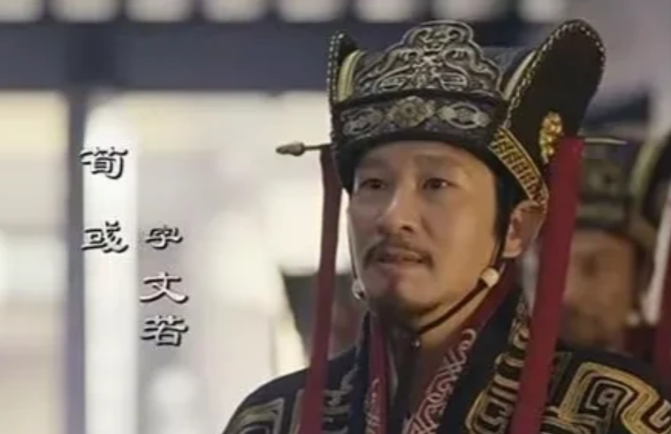 曹操终其一生，为何不称帝？易中天认为，因为曹操忘不了荀彧那双忧郁的眼睛。

有人