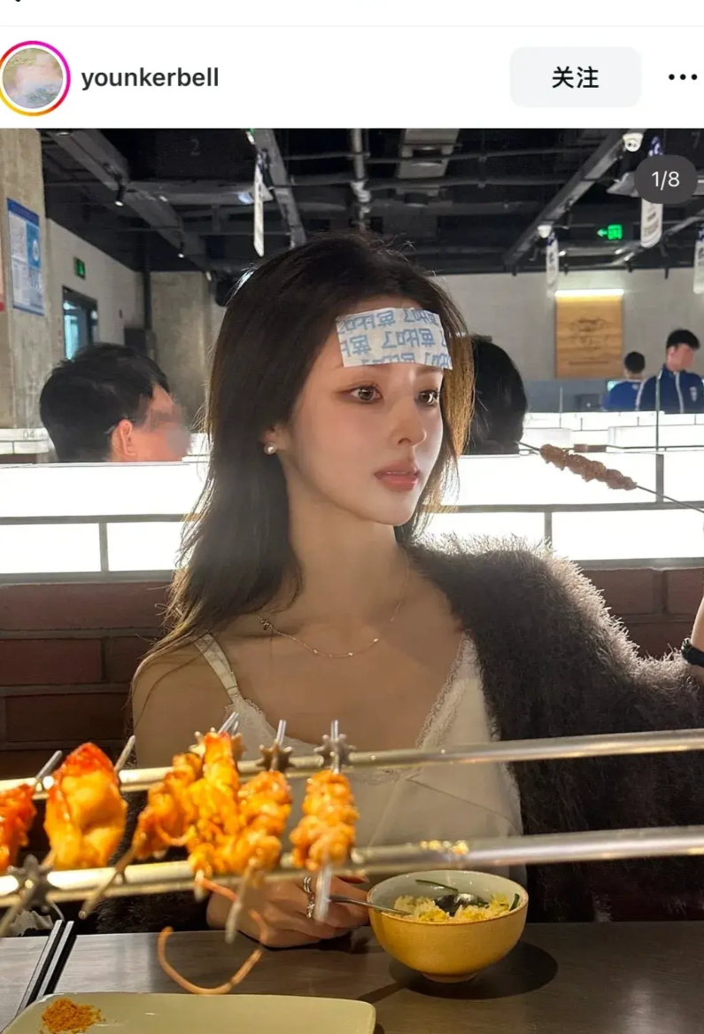 我发现了韩女来上海打卡的精髓！
必打卡的照片：
1、很久以前烤串店头顶凉凉降温贴