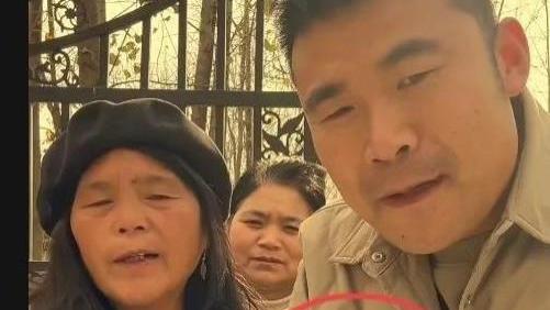阿杜恼羞成怒啦，不允许别人吐槽他，他要么投诉，要么是禁言拉黑