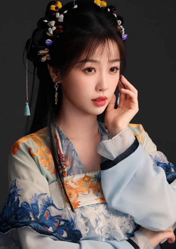 永夜星河，由虞书欣和 丁禹兮联袂主演，讲述了一个鬼马少女凌妙妙W入小说任务系统，