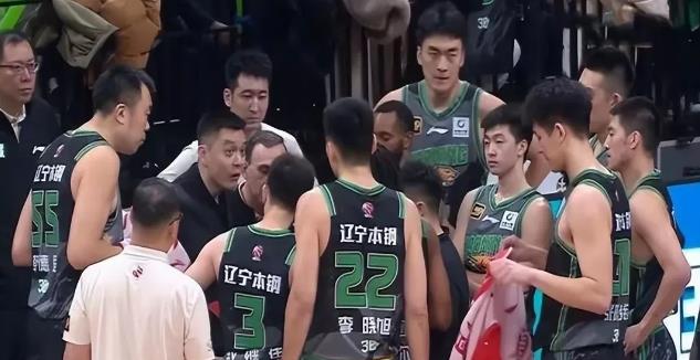 大胆预测，争冠队伍，后续可能下滑四支球队是

1，辽宁队
解析：内线年龄偏大，攻