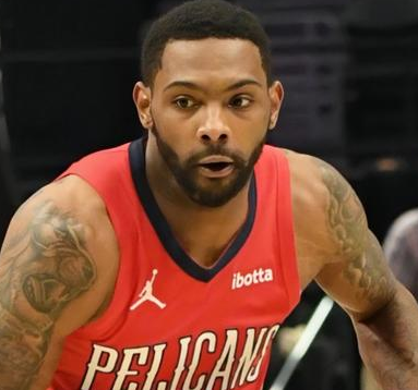 新疆男篮签下前NBA球员桑韦尔，据媒体人江南的城透露，新疆男篮签下前NBA球员桑