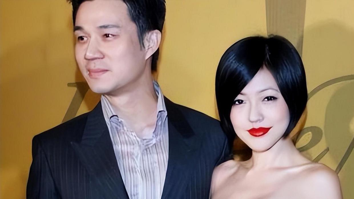 许雅钧好像个局外人，仿佛从未参与过S家的家务事，原因很简单