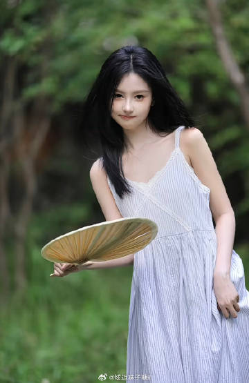 她想要飞 拜托别让她受太多的罪 ​