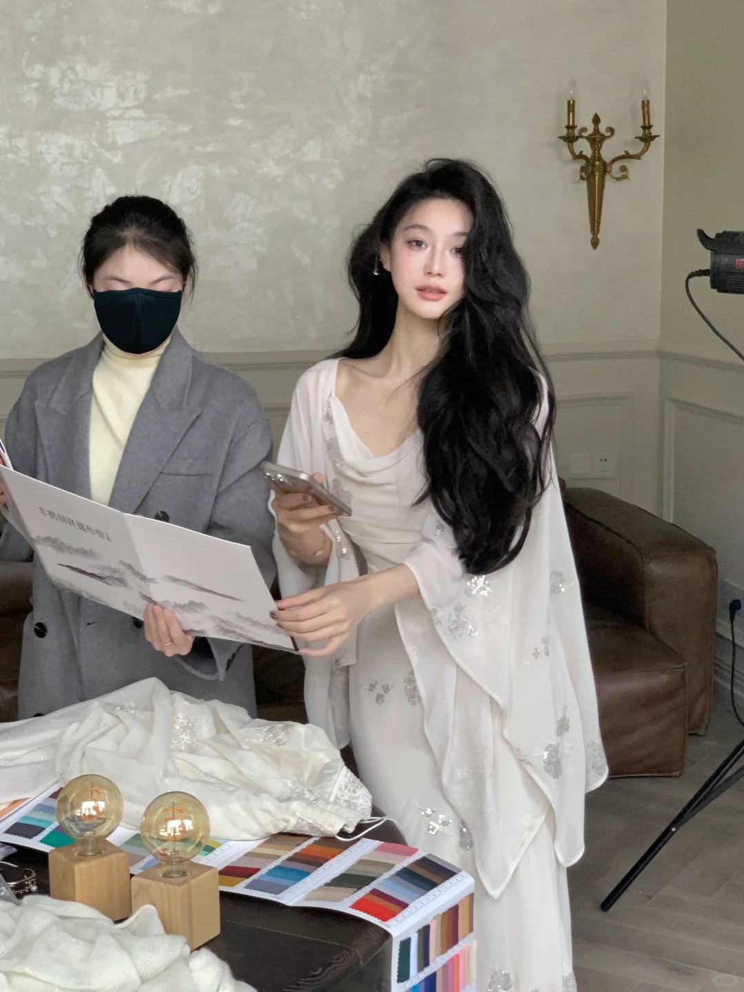 服装主理人开年穿搭
新的一年
就用这套南洋贵妇2.0来开启
2024，我们一起穿