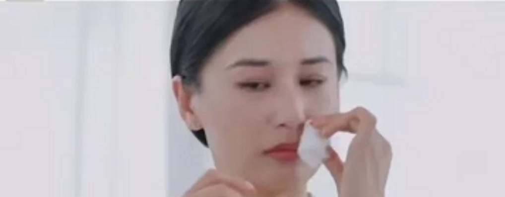 黄圣依在节目里说：三年前就想离婚了，在这段婚姻中她听不到自己的声音，他总用他的思