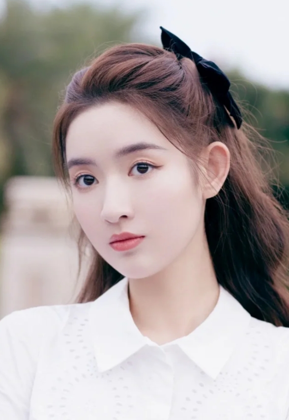 王玉雯低调进军演艺圈，实力诠释角色魅力