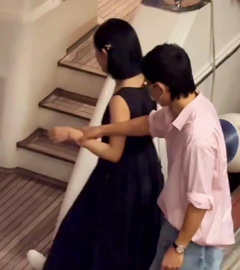 张杰谢娜牵手约会