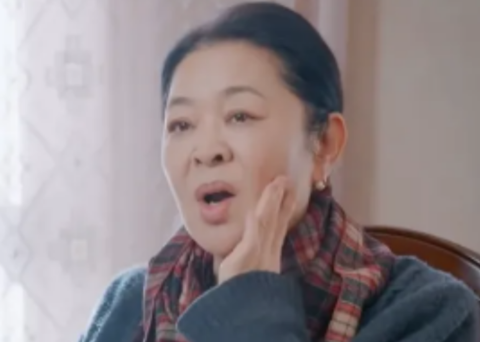 12月16日，著名主持人倪萍在接受访问时，主动回应了近期网友对其整容的质疑。此前