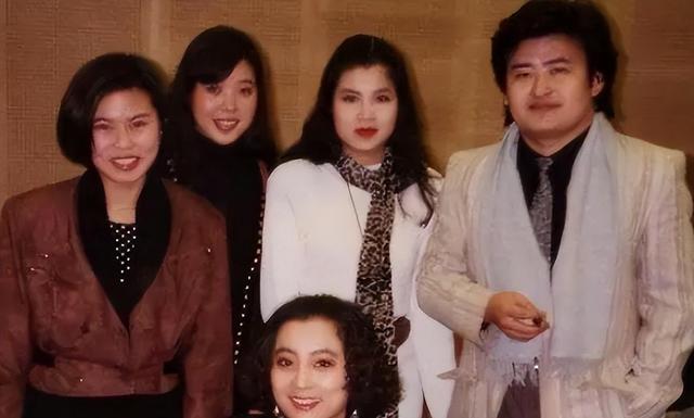 杭天琪:曾9次上春晚,46岁高龄生子,如今婚姻状况如何?(周冰倩个人资料简介)-第9张图片-九妖电影 杭天琪:曾9次上春晚,46岁高龄生子,如今婚姻状况如何?(周冰倩个人资料简介)-第9张图片-九妖电影