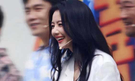 高圆圆出道多年，从清纯玉女形象开启演艺路，塑造众多经典角色。近年虽作品减少，但热