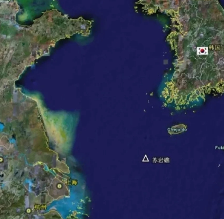 韩国至今还强占我们一块地方没有归还，在美国撑腰下强占苏岩礁21年。韩国一开始以科