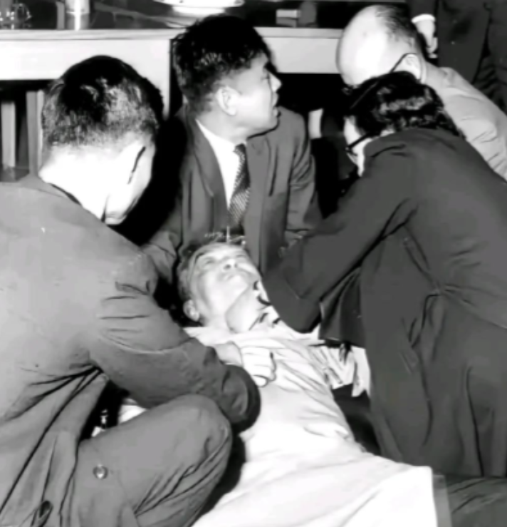 1961年11月，这是近代文人胡适被“气死”的珍奇场面，喝了酒的胡适和文人李济发