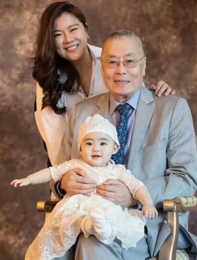 刘诗昆开启了一段黄昏恋