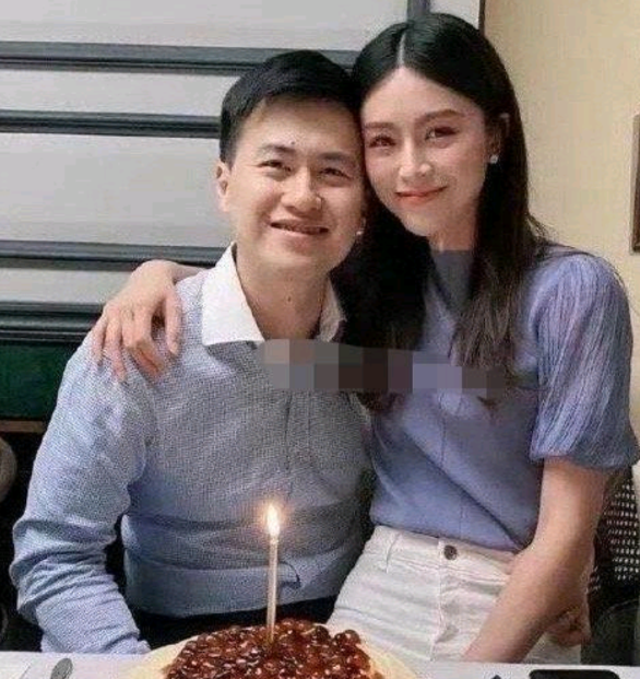 文咏珊真的很会选老公，一般富豪都是秃顶肥头大耳的，她的老公反而很儒雅干净，看起来