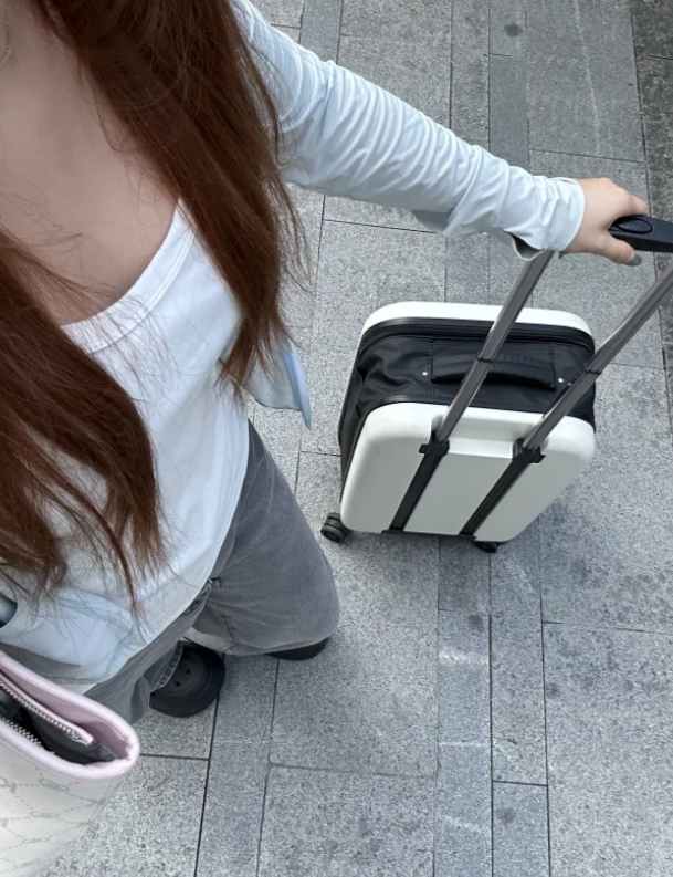 回家后的十一安排的满满的，老家的亲戚太多，今天大姨家的姐姐回来，明天白城的二叔家