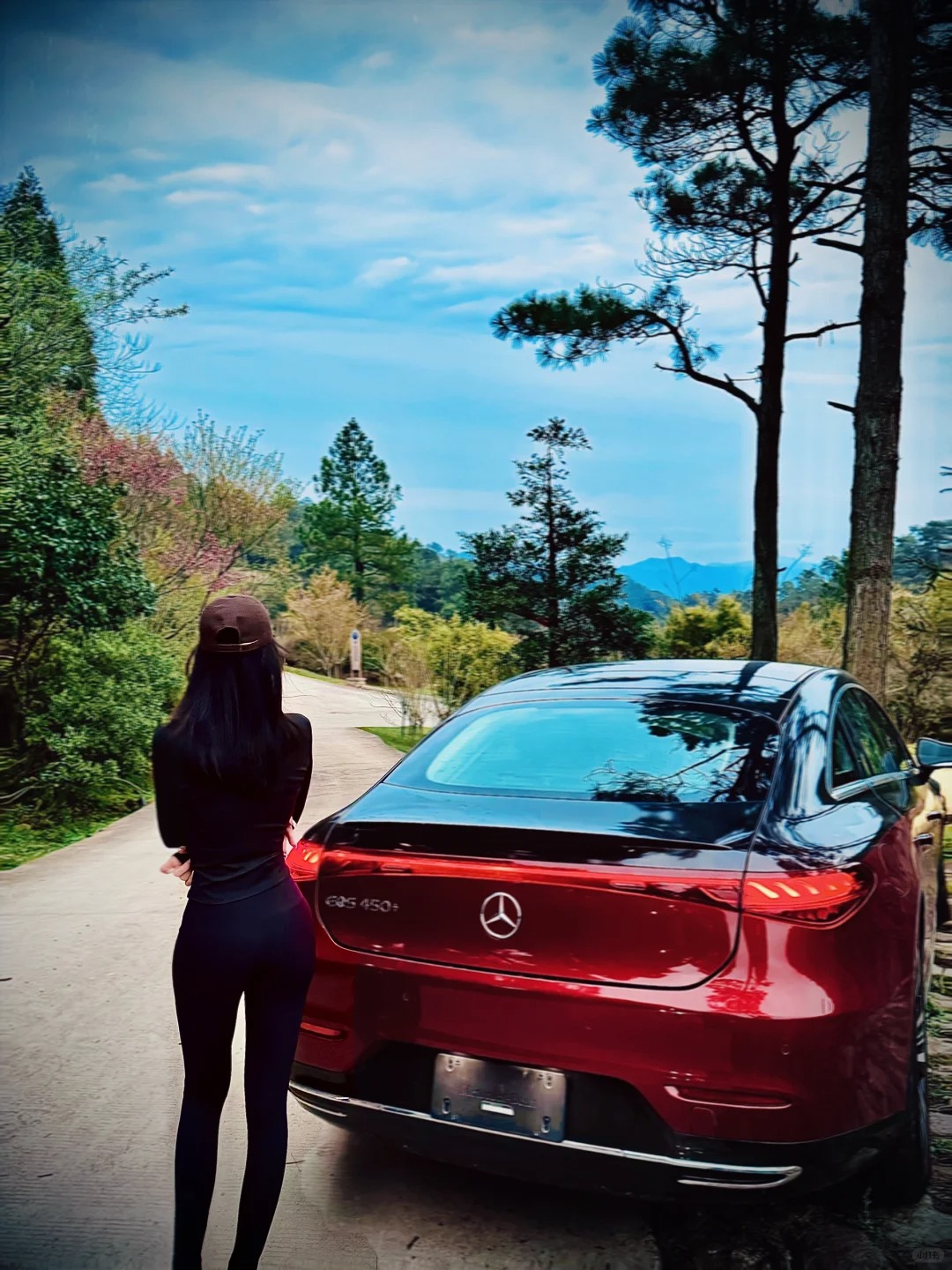 又幸福了
#奔驰 eqs  有没有车主群拉我一个#我的车真好看 红黑双拼色 拍照