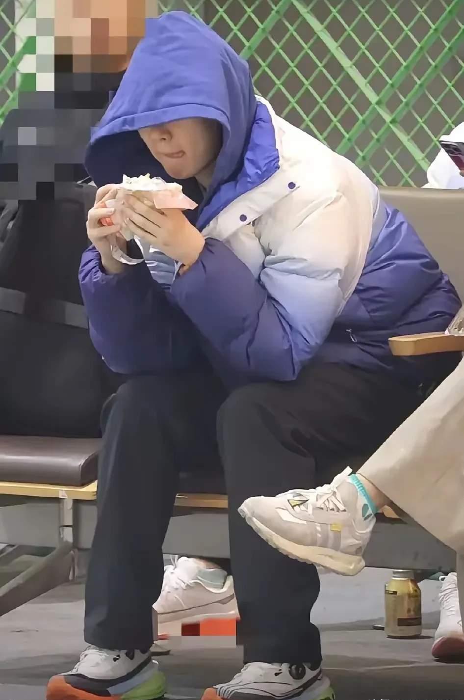 王曼玉这个画面，让人看了心疼！