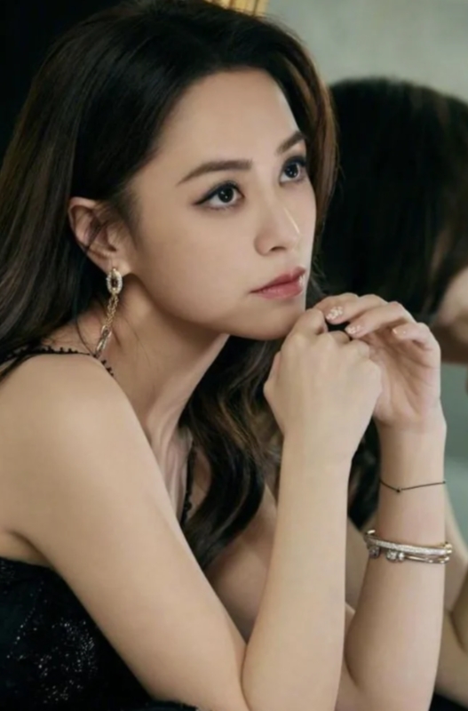 钟欣潼有清新脱俗的少女气质
