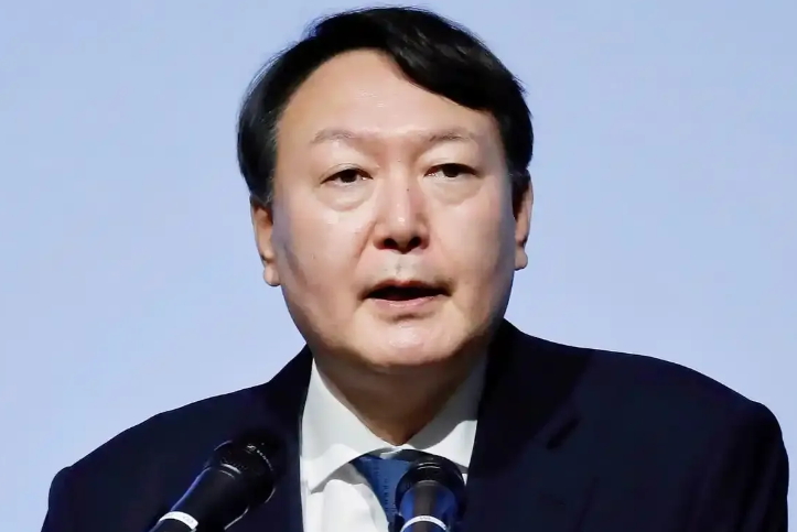 尹‮悦锡‬面‮国向‬民‮表发‬了‮昂激‬的演讲：“我坚决‮服不‬法的‬原因，就‮
