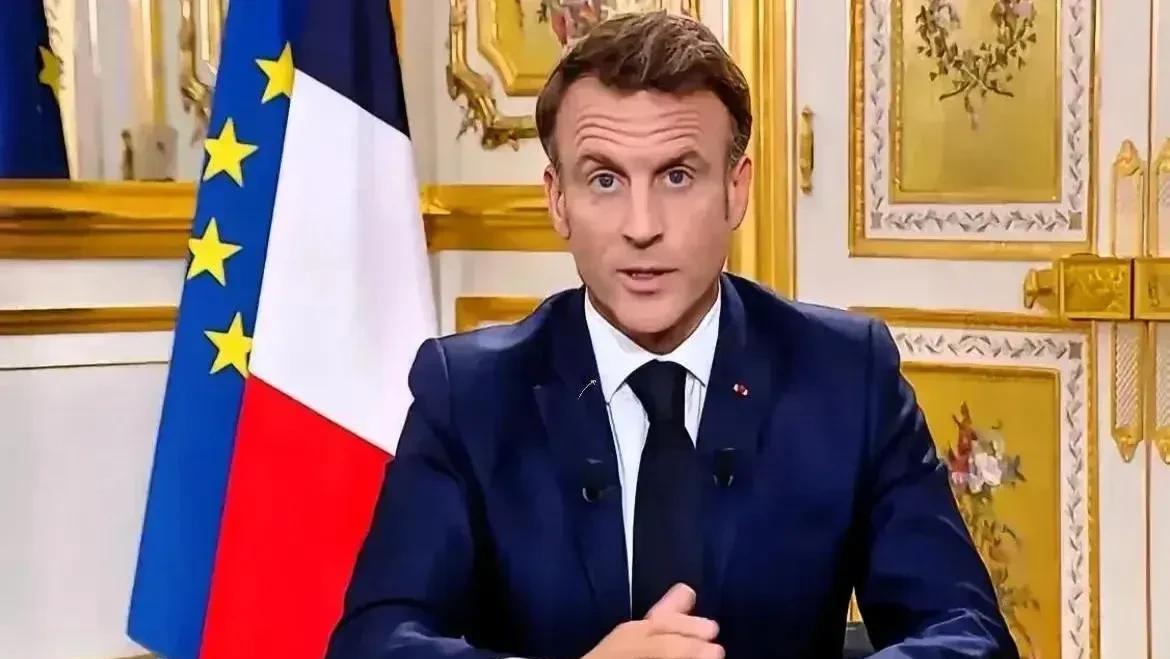 这孩子说变就变，变脸真快呀！法国总统马克龙表示，他主张结束乌冲突，也不打算向乌方