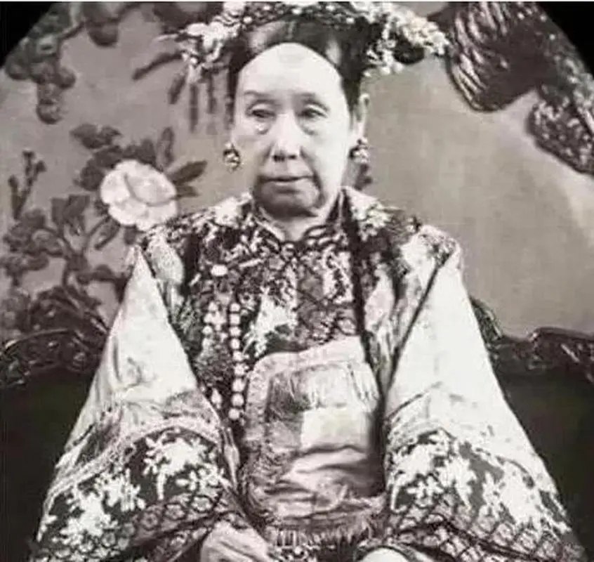 1896年，慈禧身边的小太监寇连材因得罪了慈禧，被判处死刑，在押往北京菜市口刑场