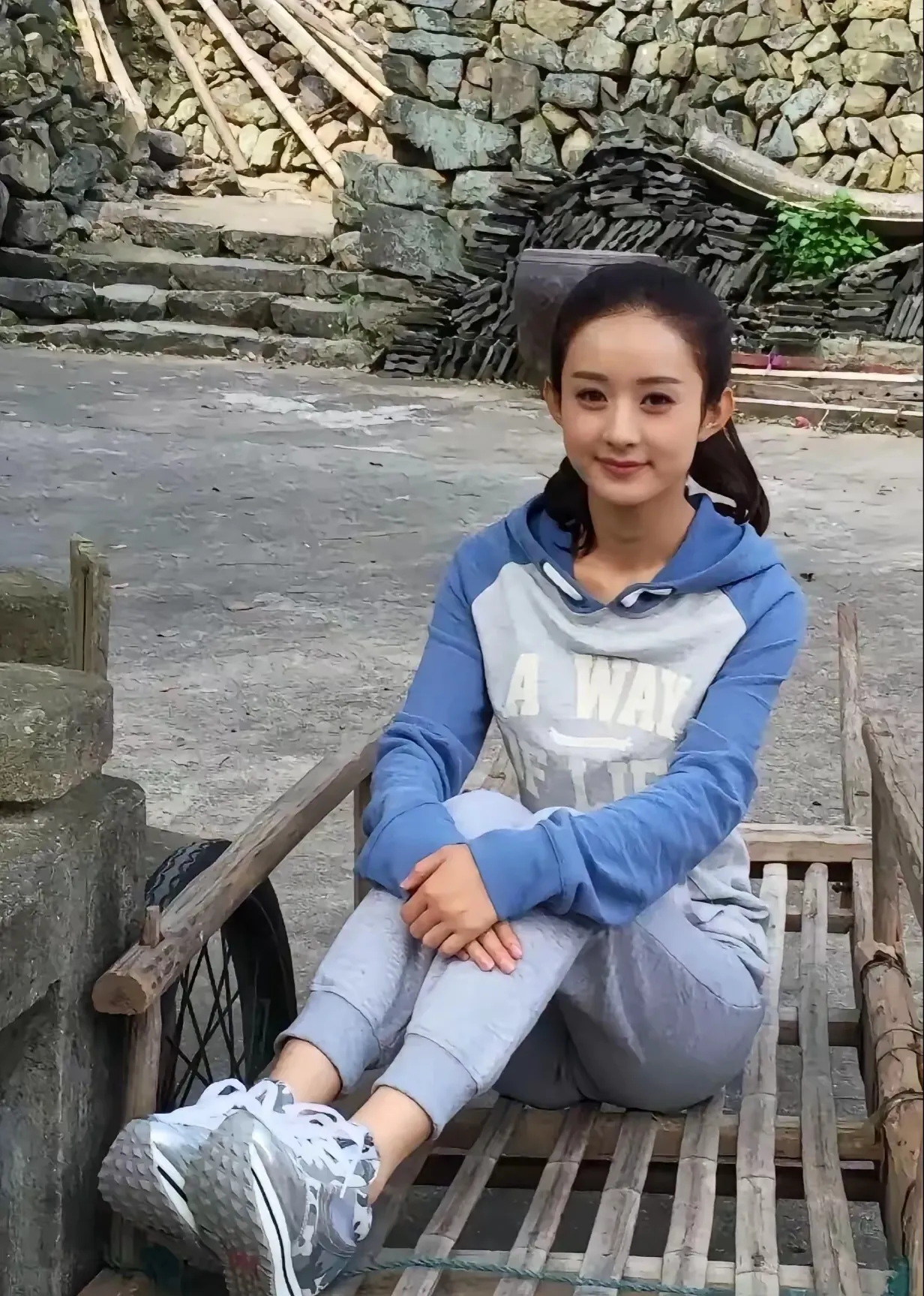 如果赵丽颖不是大明星，还是窝在农村了，会不会有很多小伙子追？
