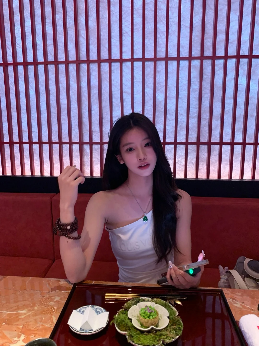 吃漂亮饭🍚
来试下焱钰日料系列 还不错
每道菜都像艺术品
会有桌面布置挺用心～