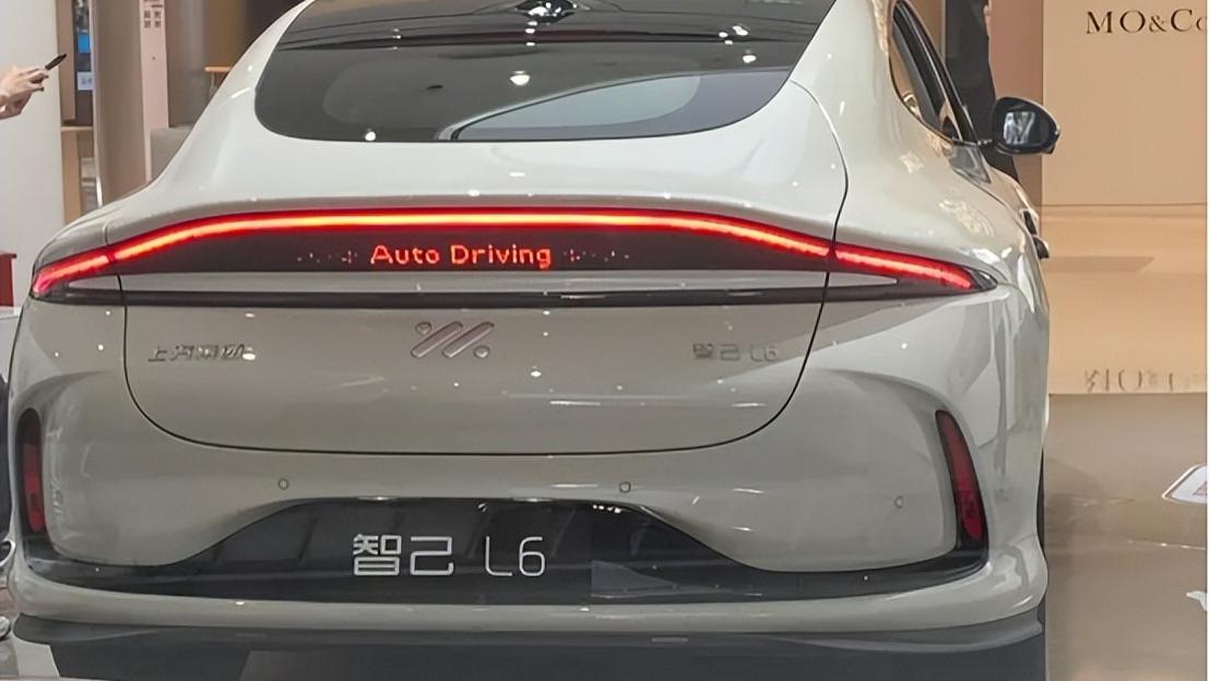 这才是纯电新“卷王”，聊聊智己L6，一款有购买欲的国产精品车