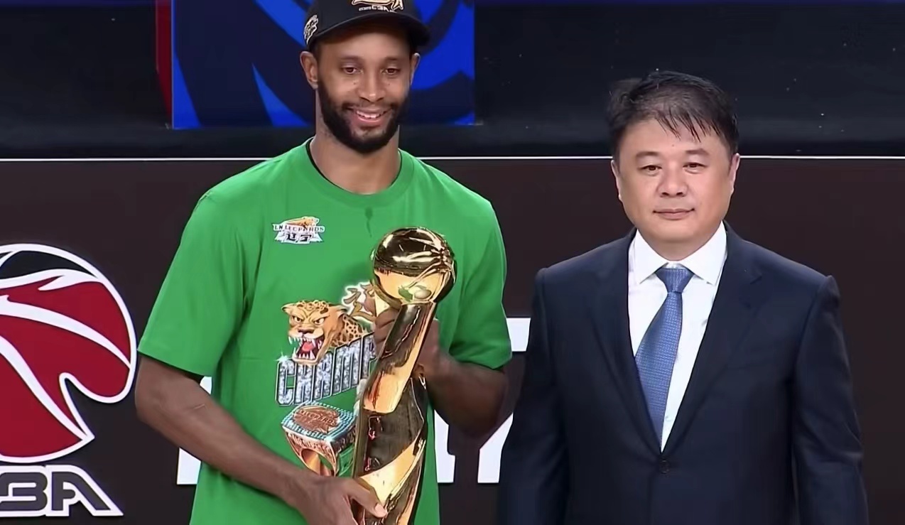 辽宁男篮4:0横扫新疆男篮夺冠，外援弗格当选FMVP，实至名归！
四场总决赛，弗