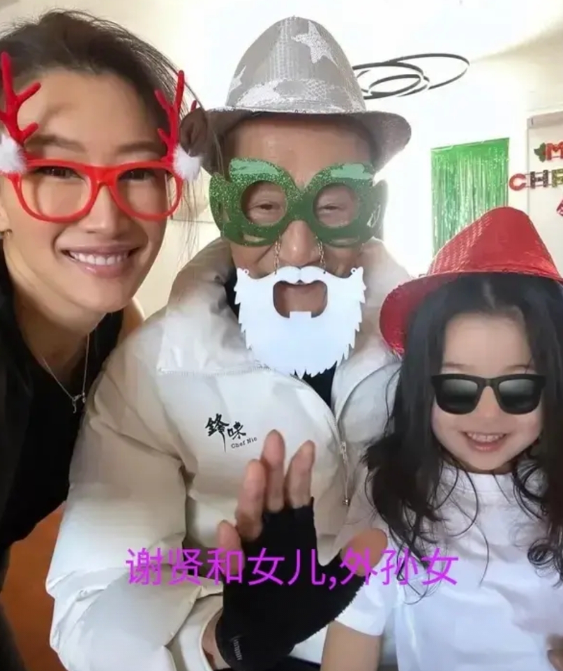 喜剧演员金靖未婚生子,有小道消息说男方家里其实特别嫌弃她,所以金靖想要像其他人女