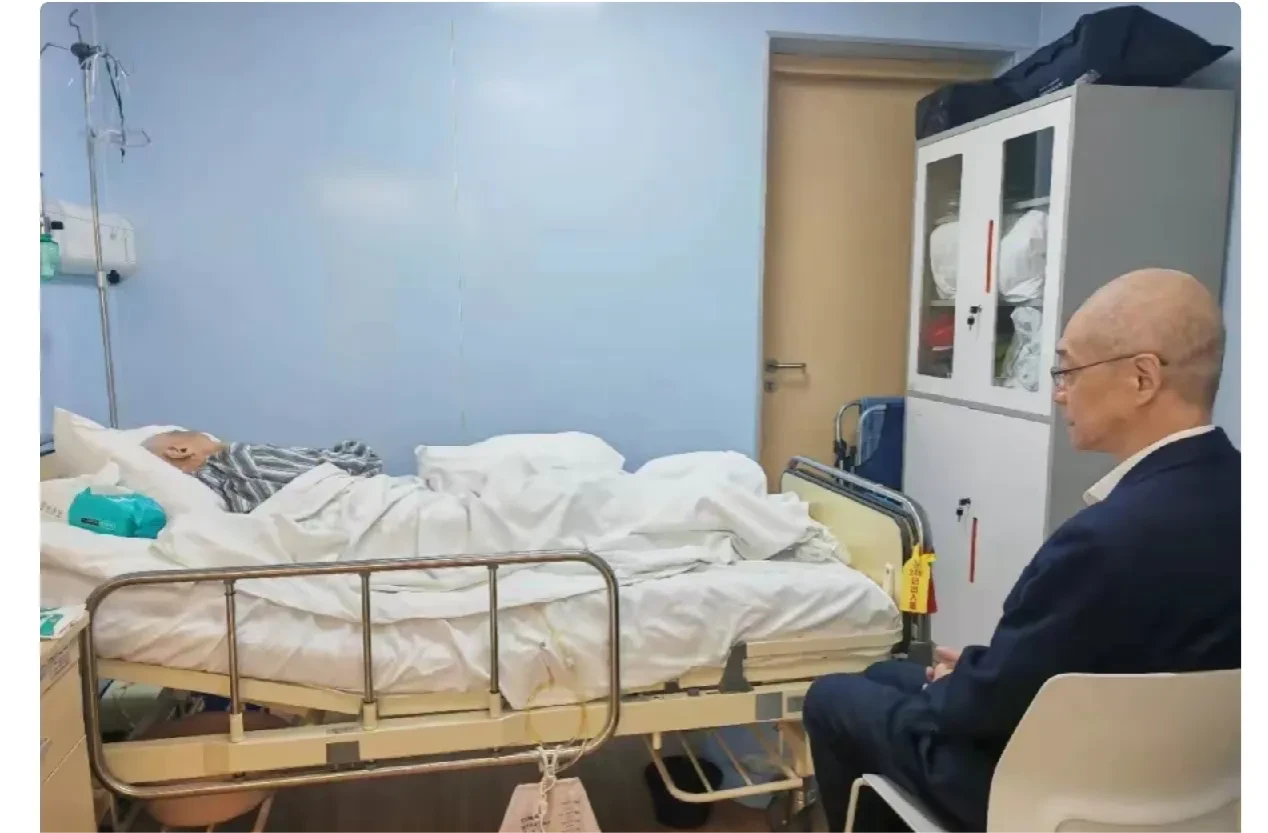 想住酒店养老的残疾母子，被多家酒店拉黑了。最近上海就有一对高龄母子，儿子69岁，