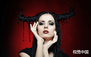 婆婆趁我洗澡的时候偷拍我，然后发在家族群里，她说：看看这生不出儿子的货色，白长那么…