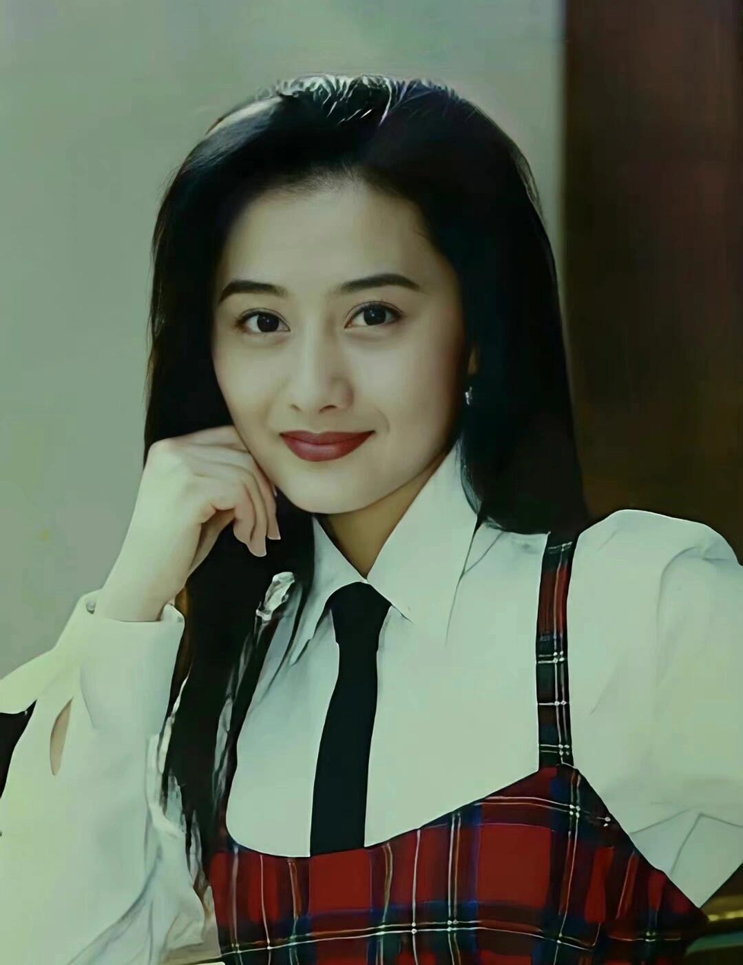 陈德容是一位才华横溢的影视女演员
