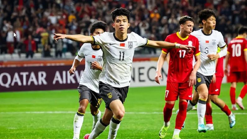 一场2-1，让亚洲杯死亡之组乱了！垫底队首胜，中国队8强对手难定