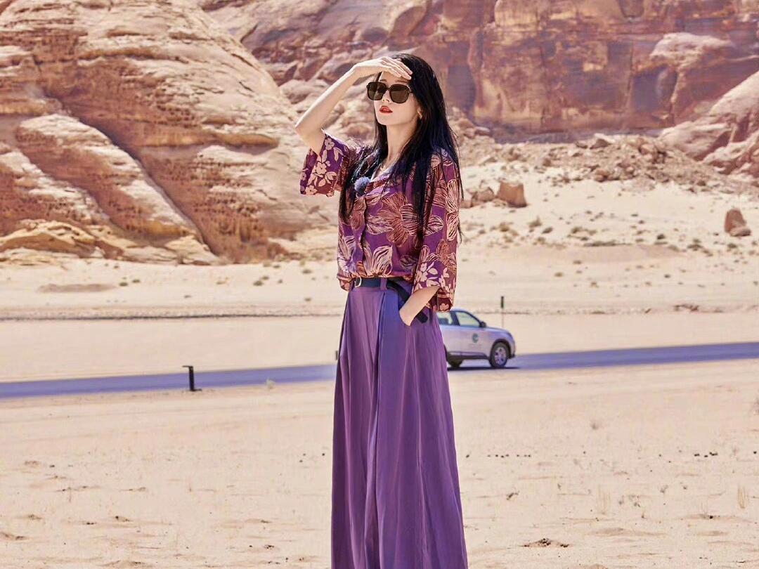 迪丽热巴：独特魅力演绎文艺风尚的耀眼明星