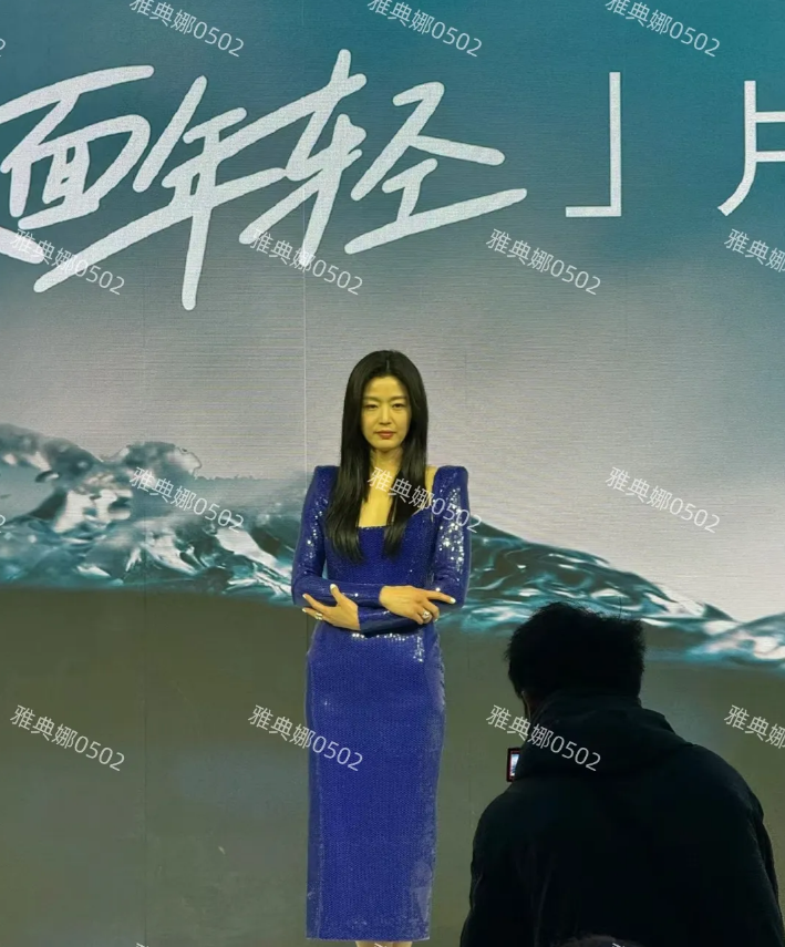 上海见到全智贤，她本人身材很好又瘦又高，但看脸明显老了，法令纹很严重，一看就是年