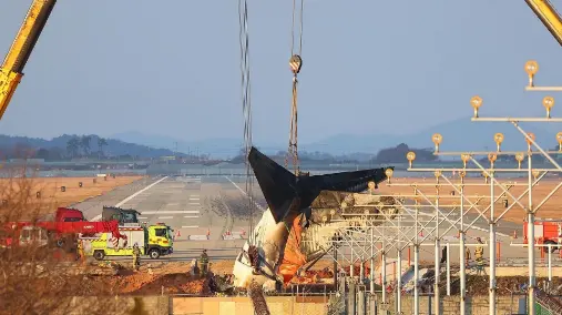 韩国济州航空失事客机其中一个黑匣子送往美国进行分析
当地时间1月6日，韩国国土交
