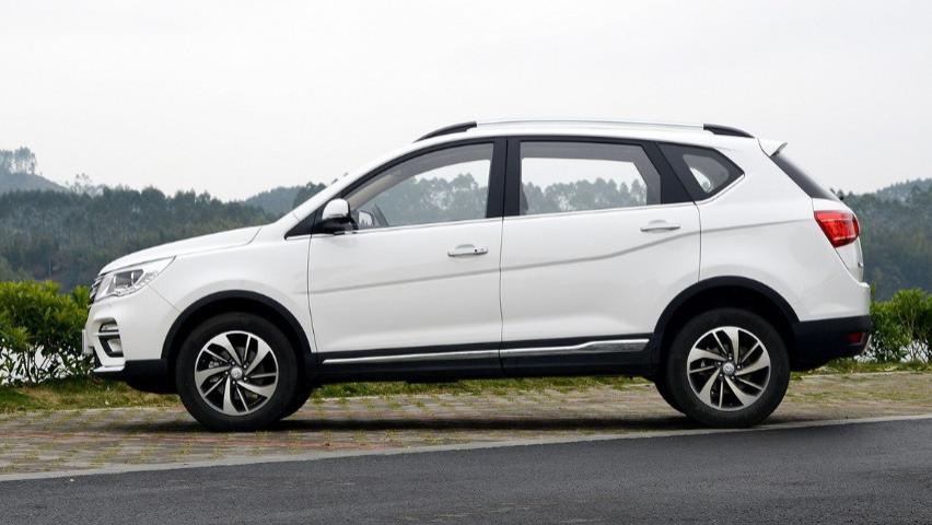 上汽通用五菱-宝骏560：家用SUV的实惠之选