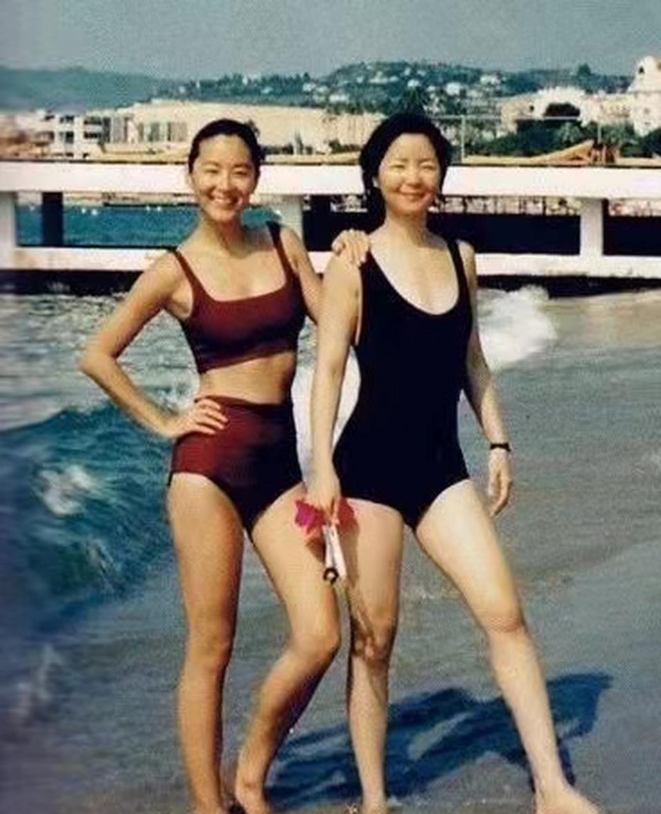 林青霞邓丽君国外裸泳留回忆，绝世美女成传奇