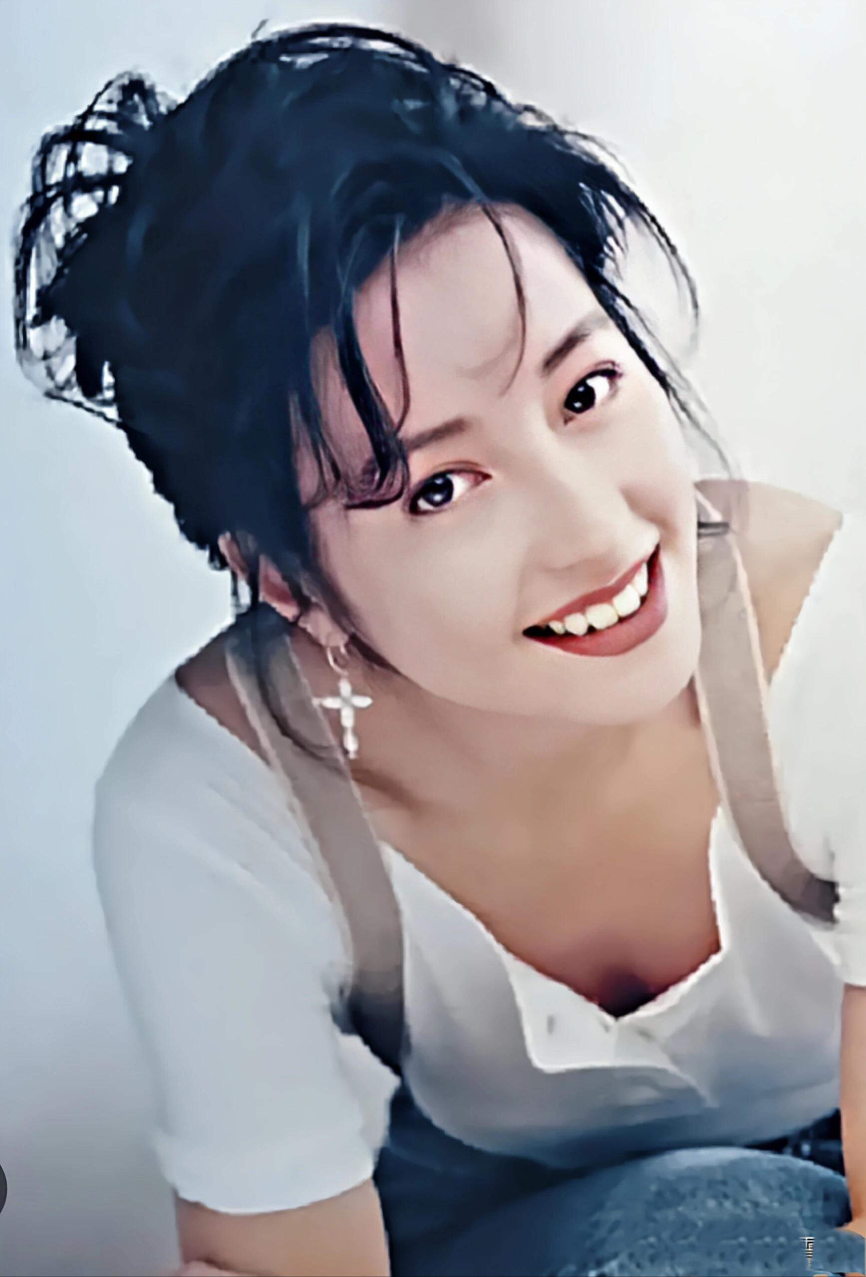 黎明诗：广告新星蜕变为乐坛璀璨，传奇人生