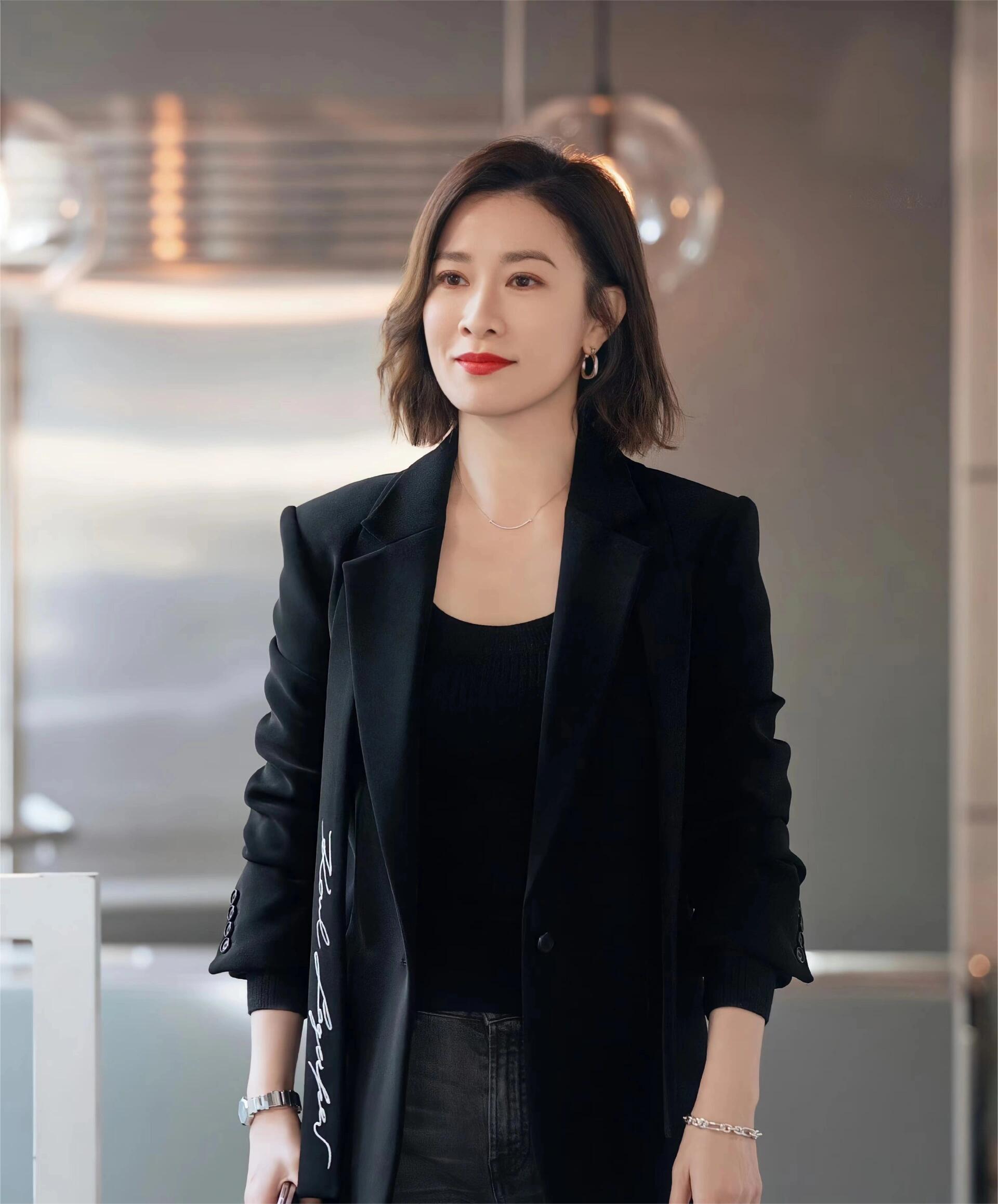 佘诗曼：人间清醒的独立女性