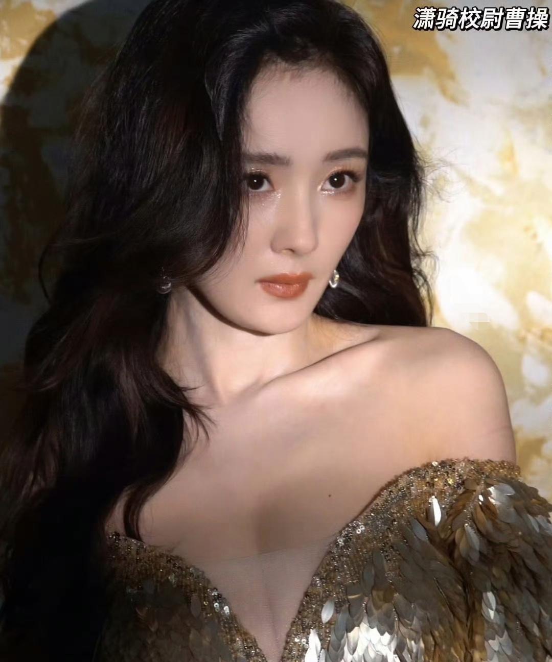 杨幂「晶核」活动现场，这场妆造真的好美